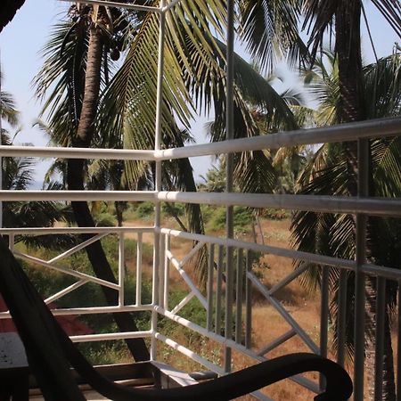 Peravel Beach Holiday Home Кандолим Экстерьер фото
