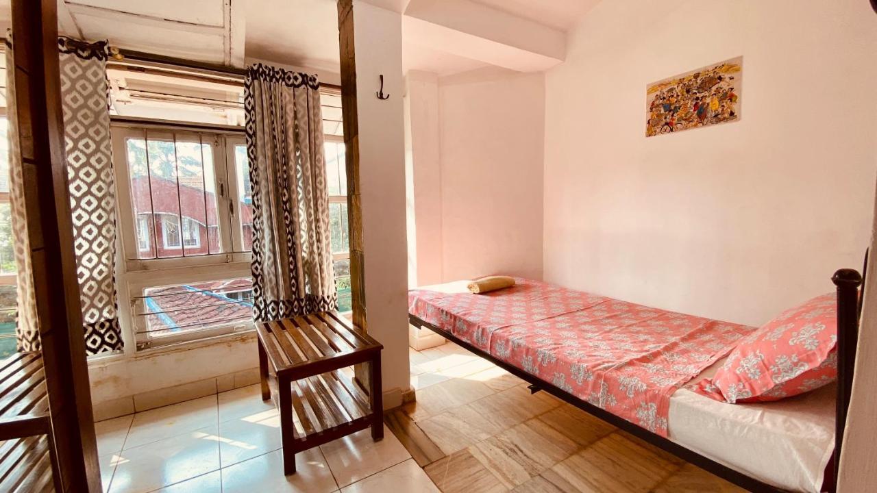 Peravel Beach Holiday Home Кандолим Экстерьер фото